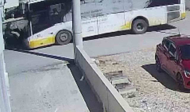 Karaman'da yolcu otobüsüyle motokurye çarpıştı: 1 yaralı