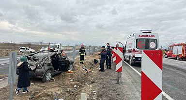 Karapınar'da otomobil takla attı: 4 yaralı