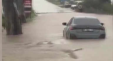 Karataş'ta sağanak hayatı felç etti: Yollar ve tarlalar göle döndü