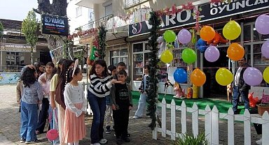 Kardeşköy'de çocuklar çift bayram yaptı