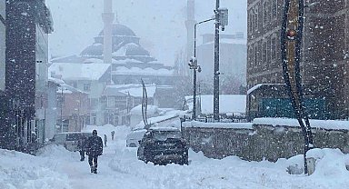 Karlıova'da kar yağışı yeniden etkili oldu