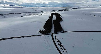 Kars'ta bahar ortasında kış manzarası: Benliahmet İstasyonu beyaza büründü