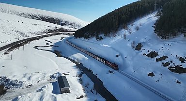 Kars'ta Doğu Ekspresi'ne yoğun ilgi: Vatandaşlar bayram tatili için masalsı yolculuğu tercih ediyor