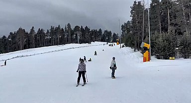 Kars'ta kayak merkezinde bayram yoğunluğu