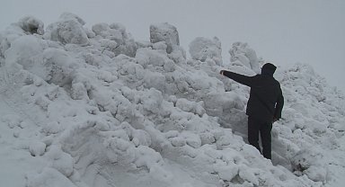 Kars'ta Mart sonunda kış geri döndü: Boğatepe Geçidi ve köyler kar altında