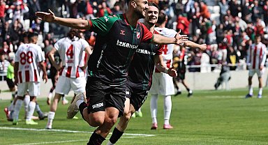 Karşıyaka'da Ömer Faruk 9 maçta 9 gol attı