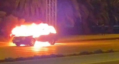 Kartal'da seyir halindeki araç alev alev yandı