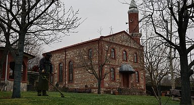 Kartepe'de bayram öncesi camilerde temizlik çalışması yapıldı