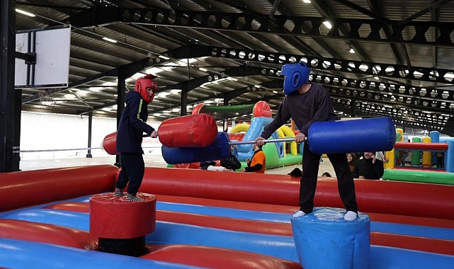 Kartepe'de çocuklar bayram etkinlikleriyle doyasıya eğlendi