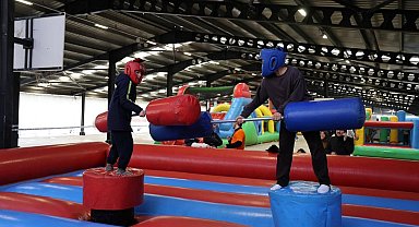 Kartepe'de çocuklar bayram etkinlikleriyle doyasıya eğlendi