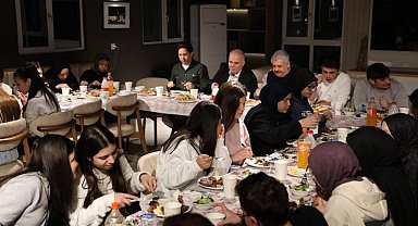 Kartepe'de gençler "Bir Sofra Bir Hikaye" iftarında buluştu