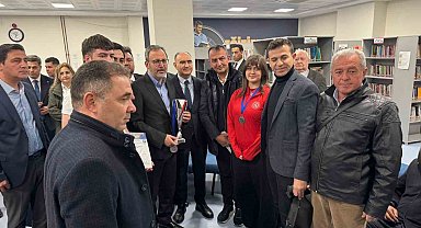 Kasapoğlu ve Özkan'dan Alaşehirli öğrencilere tebrik