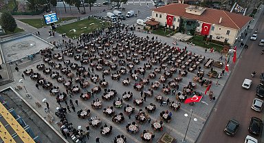 Kasapoğlu ve Vali Özkan vatandaşlarla iftarda buluştu