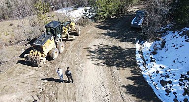 Kastamonu'da kışın hasar gören köy yollarında onarım mesaisi