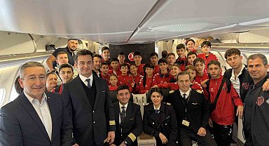 Katar'da mahsur kalan sporcular Türkiye'ye geldi