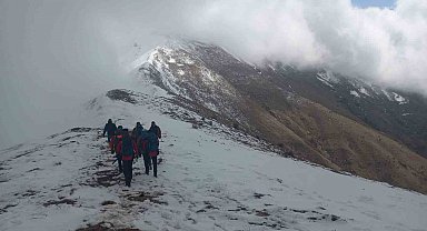 Kayıp amatör dağcı sığındığı bağ evinde sağ bulundu