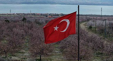 Kayısı bahçeleri beyaza büründü, ortaya eşsiz manzaralar çıktı