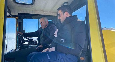 Kaymakam Akköz, karla mücadele çalışmalarını yerinde inceledi