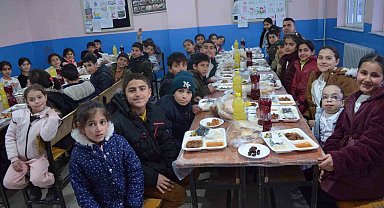 Kaymakam Koşansu öğrencilerle iftar sofrasında buluştu