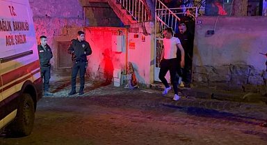 Kayseri'de bacağından yaralanan şahıs, ekiplerin ikazına rağmen tütün yaktı