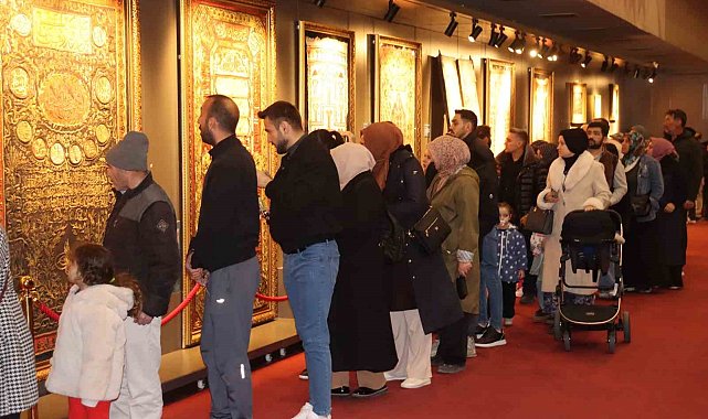 Kayserililer iftarın ardından 'Kutsal Emanetler'e koştu