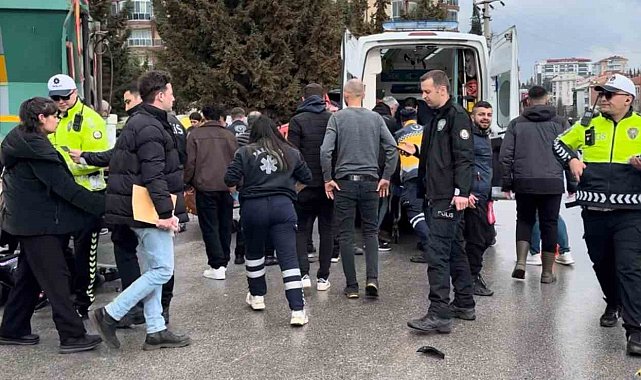 Kazada kamyonun altına sürüklenen motosikletteki 2 kişi yaralandı