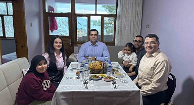Kemah Kaymakamı Tutay ailesiyle iftar sofrasında buluştu