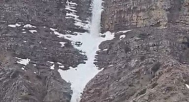 Kemaliye'de "kar şelalesi" görüntülendi