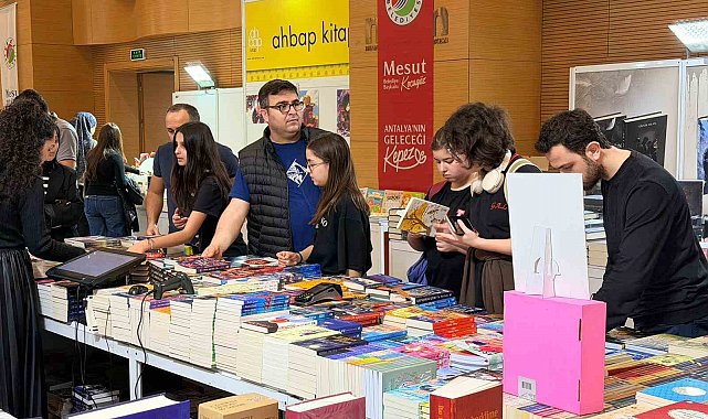 Kepez Kitap Fuarı'na yoğun ilgi