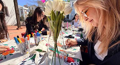 Kepez'de anneler çanta boyadı