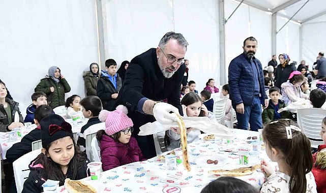 Kestelli çocuklar, tekne oruçlarını birlikte açtı