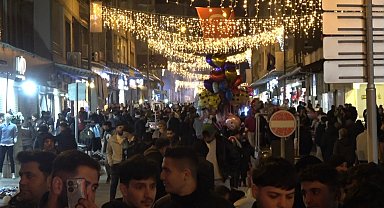 Kilis'te iftar sonrası Cumhuriyet Caddesi hareketlendi