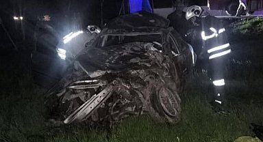 Kırıkhan'da hurdaya dönen otomobilin sürücüsü yaralandı