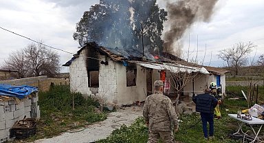 Kırıkhan'da müstakil ev alevlere teslim oldu