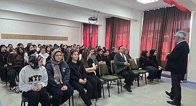 Kız meslek lisesinde bilim söyleşisi