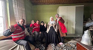 Kızılay Muradiye Şubesinden yaşlılara ziyaret