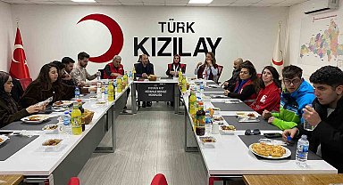 Kızılay'dan üniversite öğrencilerine "Anne Eli" iftar sofrası