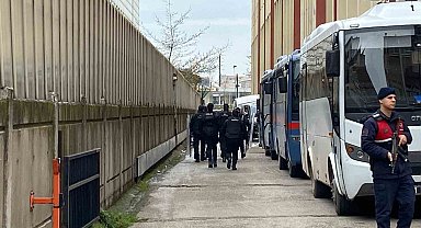 Kocaeli'de 3 kişinin öldüğü silahlı saldırıya ilişkin 9 şüpheli adliyede