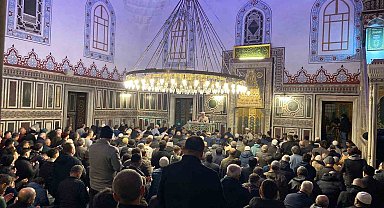 Kocaeli'de Kadir Gecesi camilerde dualarla idrak edildi