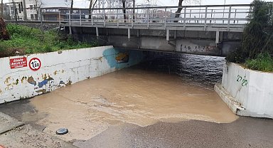 Kocaeli'de sağanak sebebiyle alt geçidi su bastı