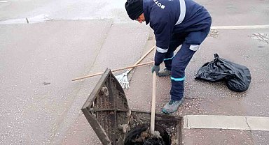 Kocaeli'de su baskınlarına karşı mazgal ve menfez temizliği aralıksız sürüyor