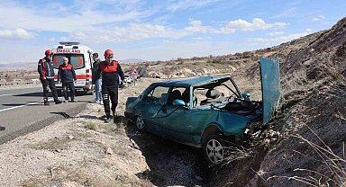 Kontrolden çıkan Fiat Tofaş otomobil karşı şeride geçti: 1 yaralı