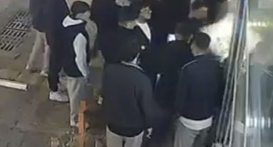 Konuşuyormuş gibi yapıp aniden yumruk attı, ortalık meydan muharebesini aratmadı