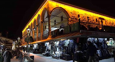 Konya'da Ramazan ayının son teravihinde camiler doldu