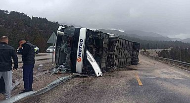 Konya'da yolcu otobüsü devrildi: 15 yaralı