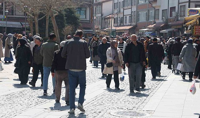 Konya'nın Tarihi Bedesten Çarşısı'nda bayram yoğunluğu