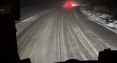 Kop Geçidi'nde tipi ve fırtına etkili oluyor