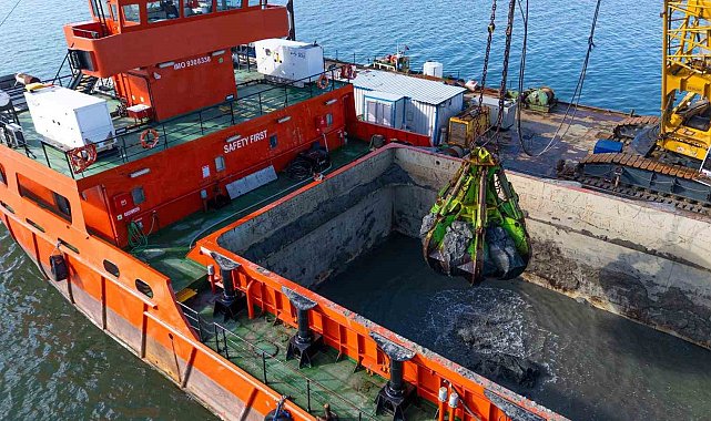 Körfez'den 1 milyon ton çamur çıkarıldı