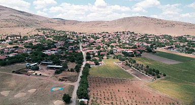 Köyünün sit alanından çıkması için imza topluyor