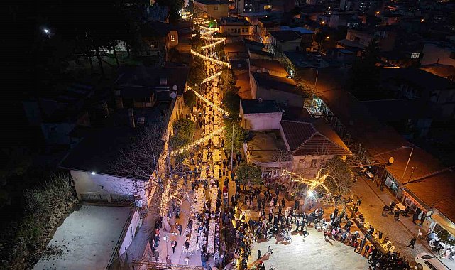 Kozan Kalesi'nden atılan topla tarihi çarşıda Ramazan coşkusu yaşandı